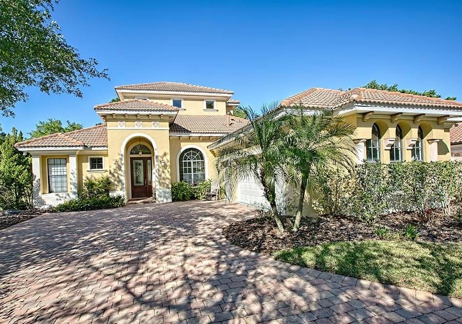 Spotlight Homes for Sale in Leesburg, HoweyintheHills & Fruitland